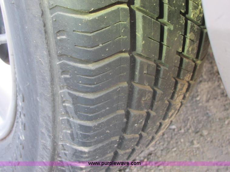 image for item J6718 2004 Ford Taurus SES