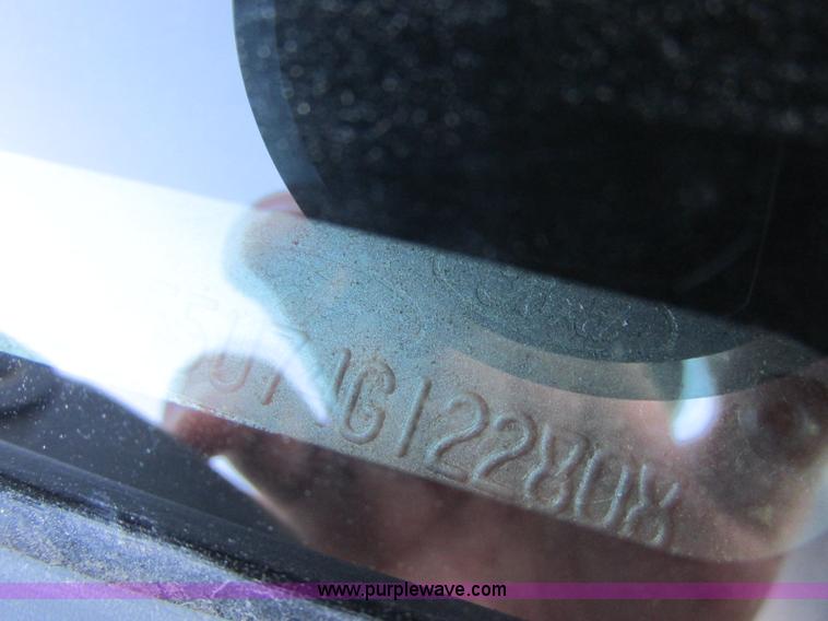image for item J6718 2004 Ford Taurus SES