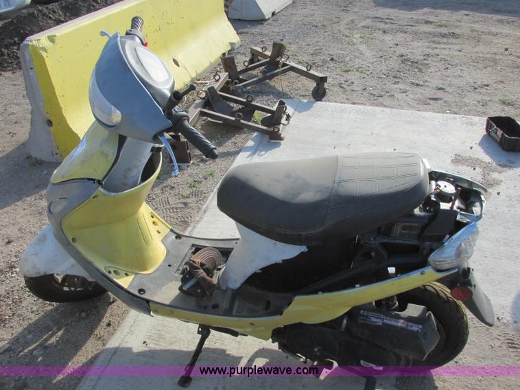 image for item J6720 2014 Bashan Renegade moped