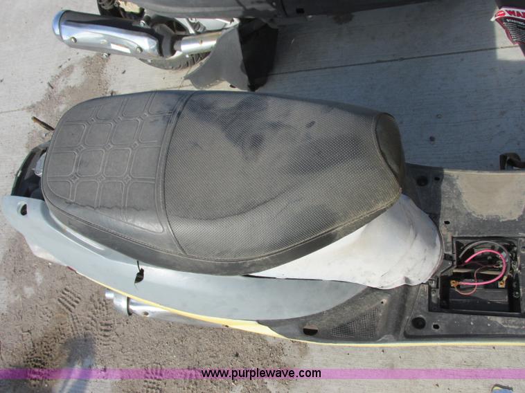 image for item J6720 2014 Bashan Renegade moped