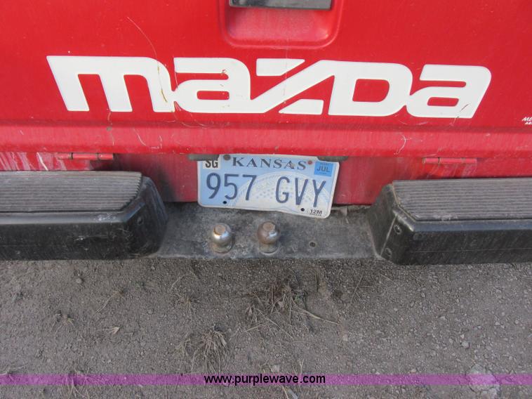 image for item J6724 1986 Mazda B2000 pickup truck