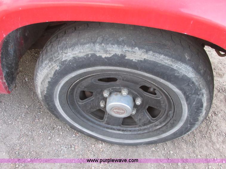 image for item J6724 1986 Mazda B2000 pickup truck