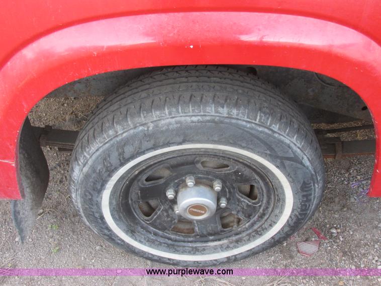 image for item J6724 1986 Mazda B2000 pickup truck