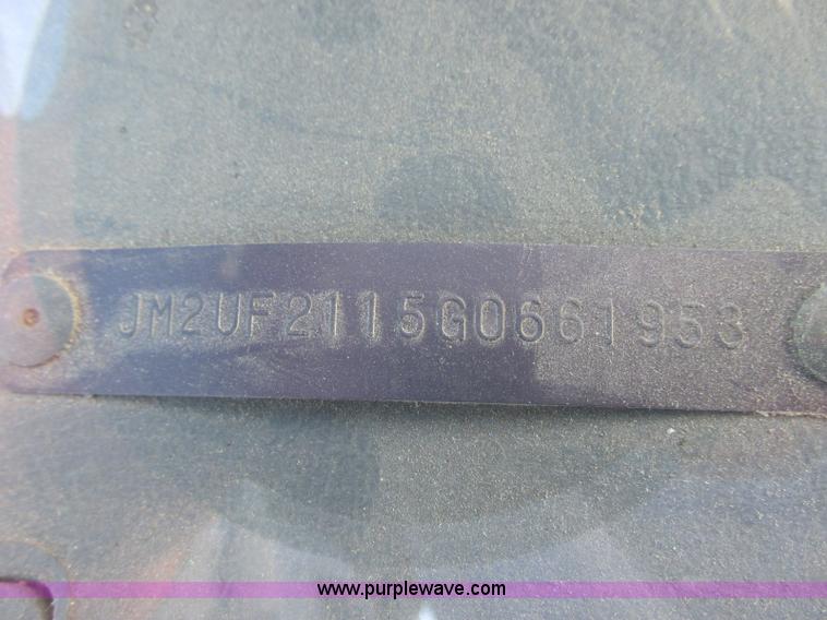 image for item J6724 1986 Mazda B2000 pickup truck