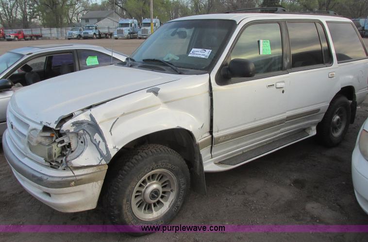 image for item J6725 1998 Ford Explorer SUV