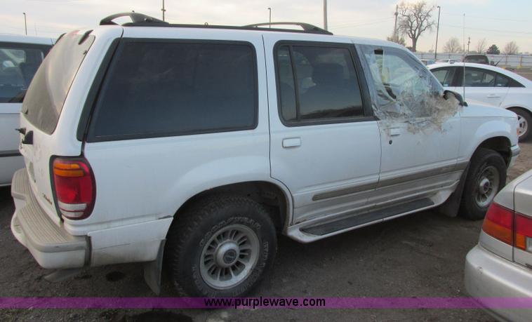 image for item J6725 1998 Ford Explorer SUV