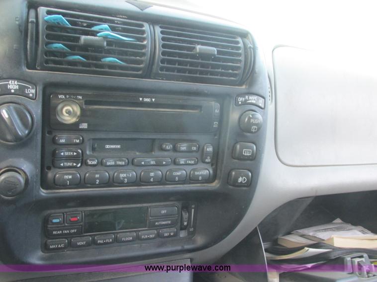 image for item J6725 1998 Ford Explorer SUV