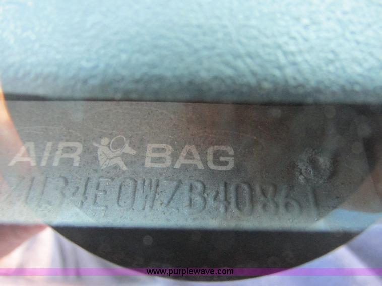 image for item J6725 1998 Ford Explorer SUV