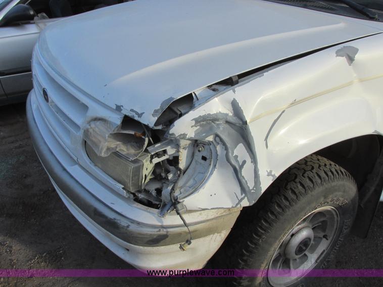 image for item J6725 1998 Ford Explorer SUV