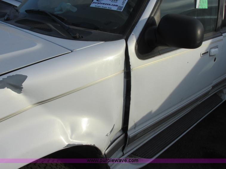image for item J6725 1998 Ford Explorer SUV