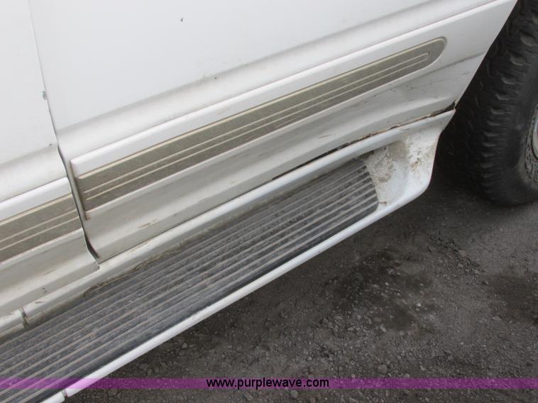 image for item J6725 1998 Ford Explorer SUV