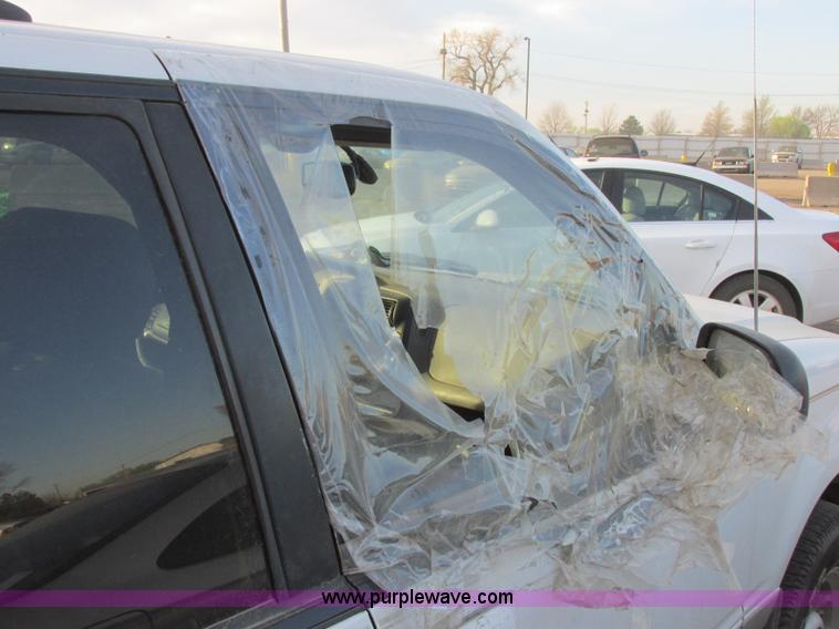 image for item J6725 1998 Ford Explorer SUV