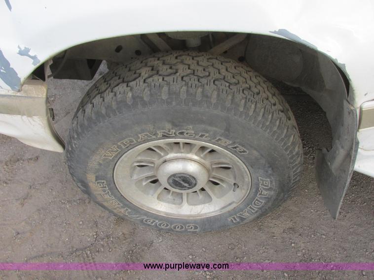 image for item J6725 1998 Ford Explorer SUV