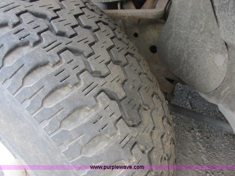 image for item J6725 1998 Ford Explorer SUV