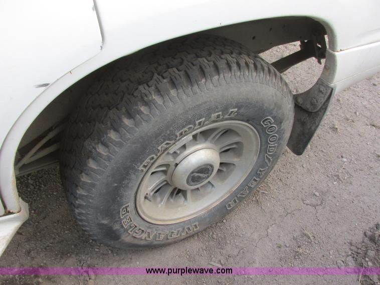 image for item J6725 1998 Ford Explorer SUV