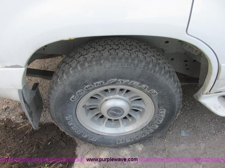 image for item J6725 1998 Ford Explorer SUV