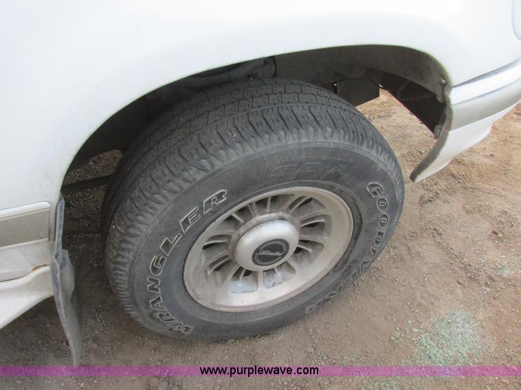 image for item J6725 1998 Ford Explorer SUV