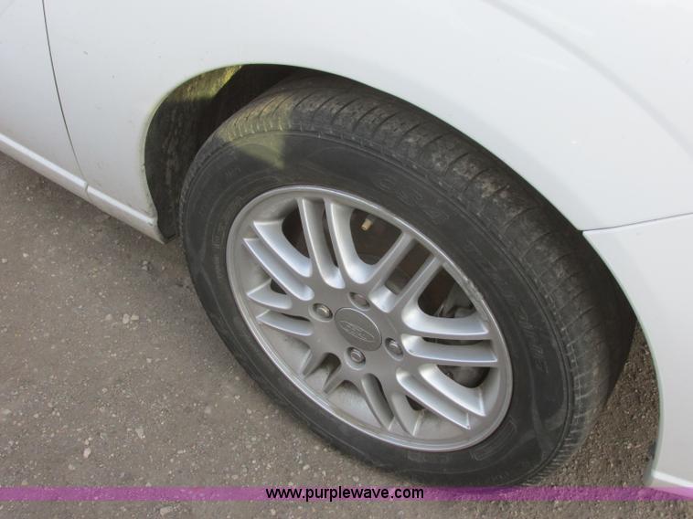image for item J6726 2007 Ford Focus ZX3