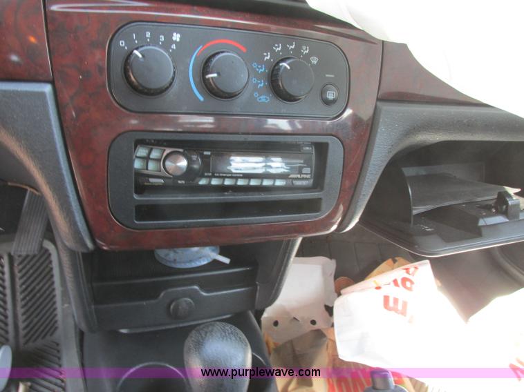 image for item J6728 2002 Dodge Stratus