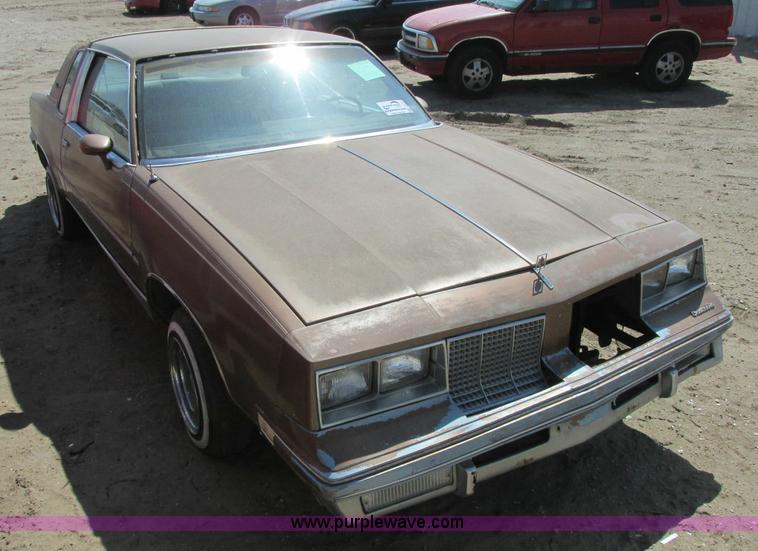 image for item J6731 1985 Oldsmobile Cutlass Supreme