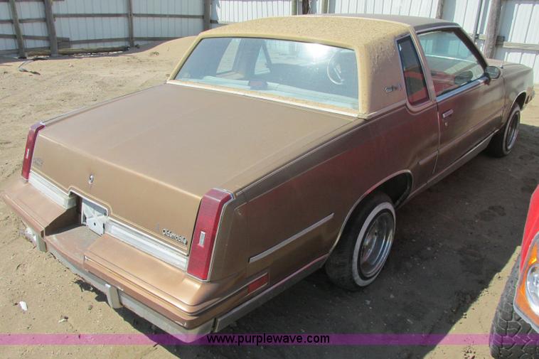 image for item J6731 1985 Oldsmobile Cutlass Supreme