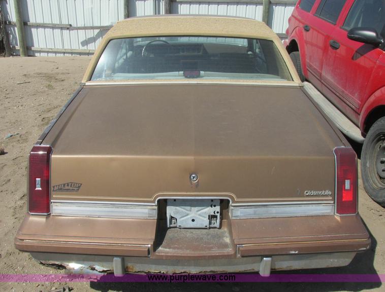 image for item J6731 1985 Oldsmobile Cutlass Supreme