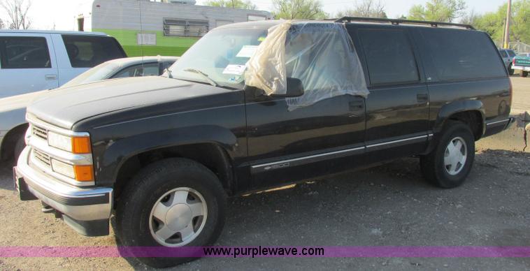 image for item J6733 1999 Chevrolet Suburban K1500 SUV