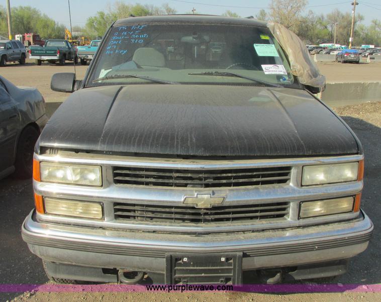 image for item J6733 1999 Chevrolet Suburban K1500 SUV