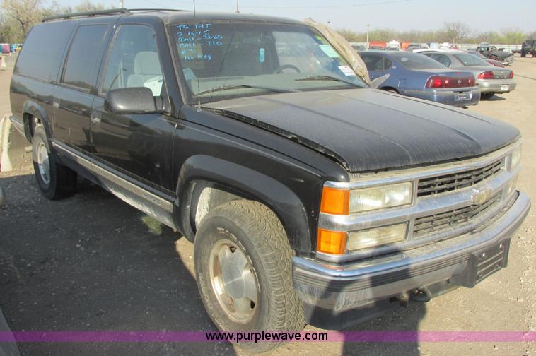 image for item J6733 1999 Chevrolet Suburban K1500 SUV