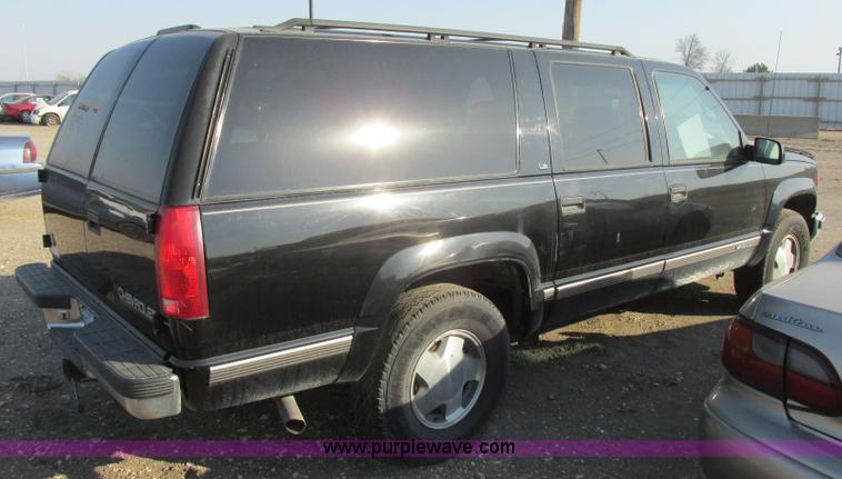 image for item J6733 1999 Chevrolet Suburban K1500 SUV