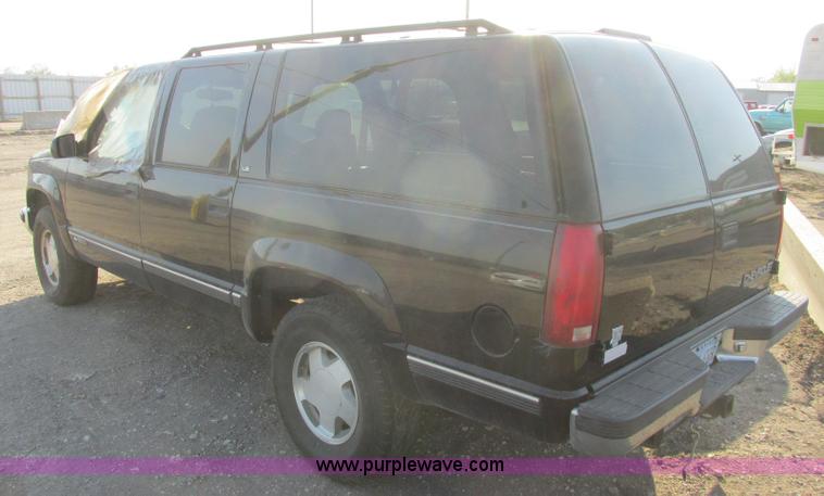 image for item J6733 1999 Chevrolet Suburban K1500 SUV