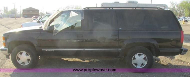 image for item J6733 1999 Chevrolet Suburban K1500 SUV
