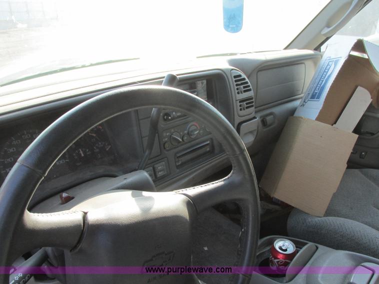 image for item J6733 1999 Chevrolet Suburban K1500 SUV