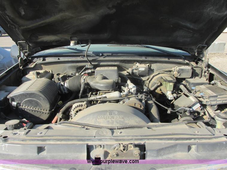 image for item J6733 1999 Chevrolet Suburban K1500 SUV