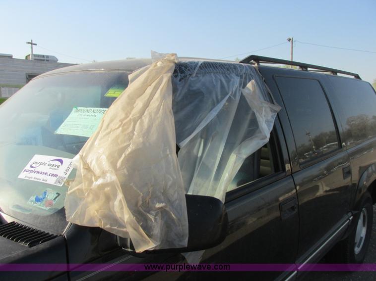 image for item J6733 1999 Chevrolet Suburban K1500 SUV