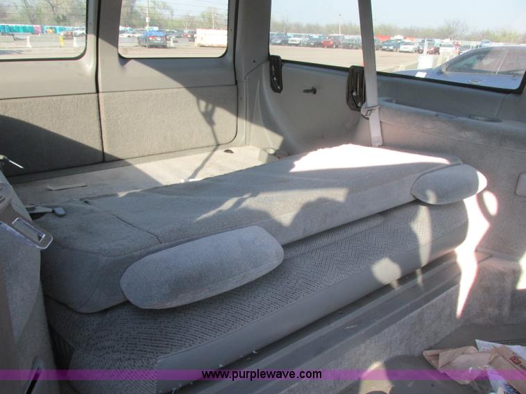 image for item J6733 1999 Chevrolet Suburban K1500 SUV