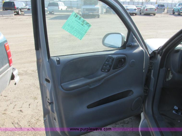 image for item J6735 1999 Dodge Durango SUV