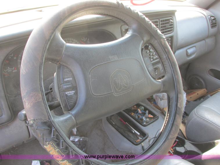 image for item J6735 1999 Dodge Durango SUV