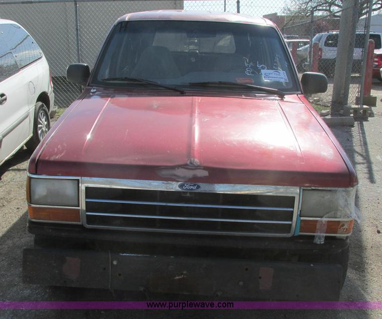 image for item J6738 1992 Ford Explorer SUV