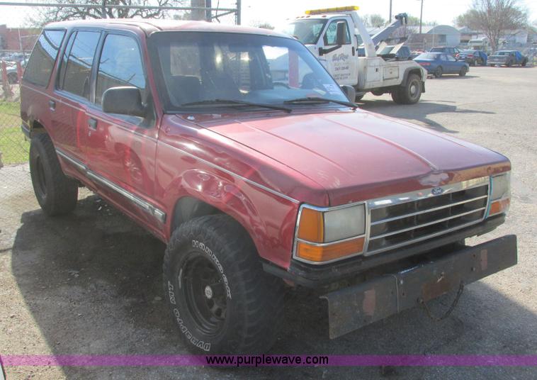 image for item J6738 1992 Ford Explorer SUV