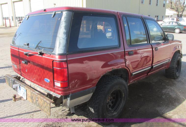 image for item J6738 1992 Ford Explorer SUV