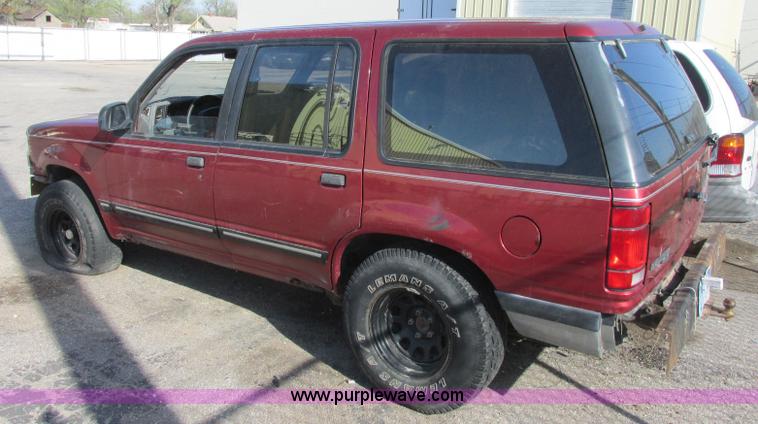 image for item J6738 1992 Ford Explorer SUV