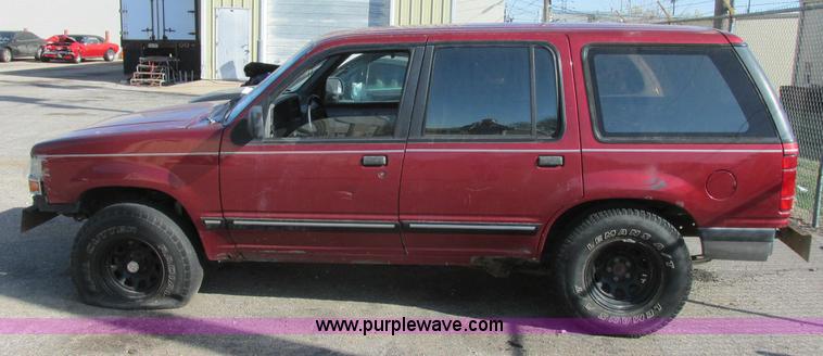 image for item J6738 1992 Ford Explorer SUV