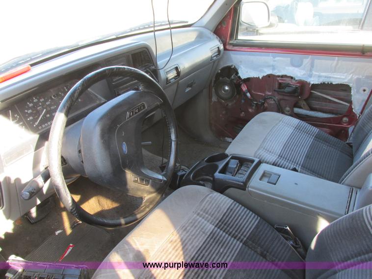 image for item J6738 1992 Ford Explorer SUV
