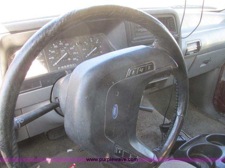 image for item J6738 1992 Ford Explorer SUV