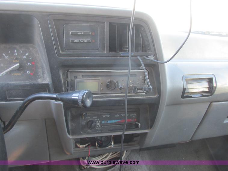 image for item J6738 1992 Ford Explorer SUV