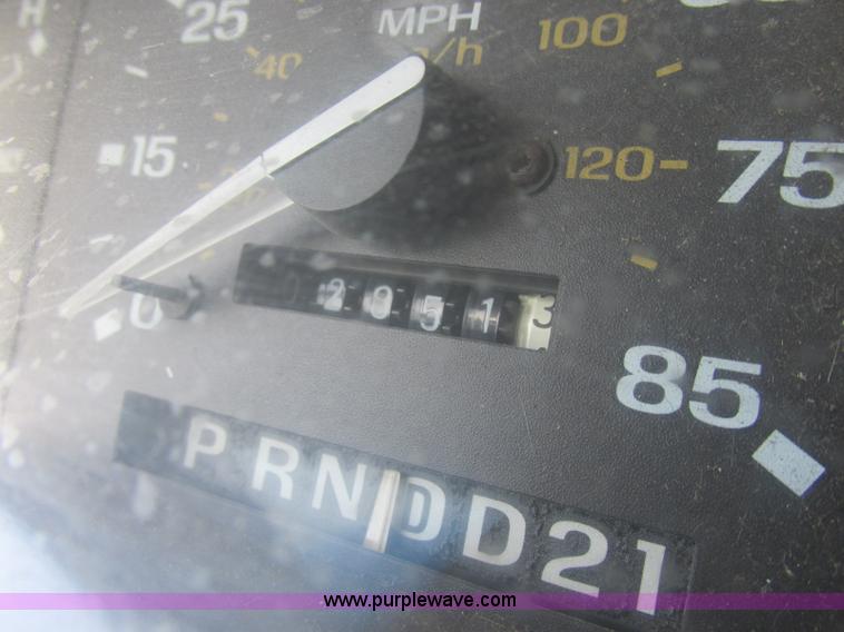 image for item J6738 1992 Ford Explorer SUV