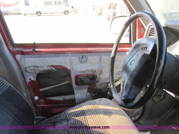 image for item J6738 1992 Ford Explorer SUV