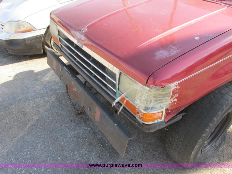 image for item J6738 1992 Ford Explorer SUV