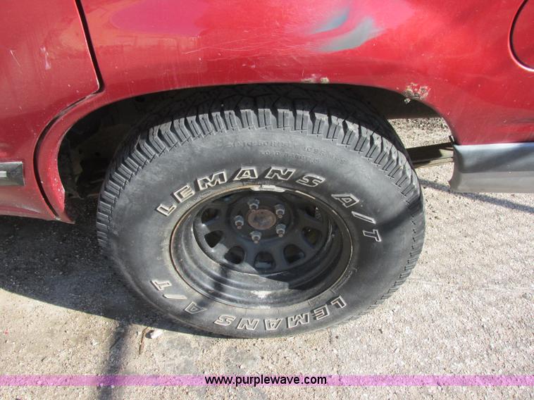 image for item J6738 1992 Ford Explorer SUV